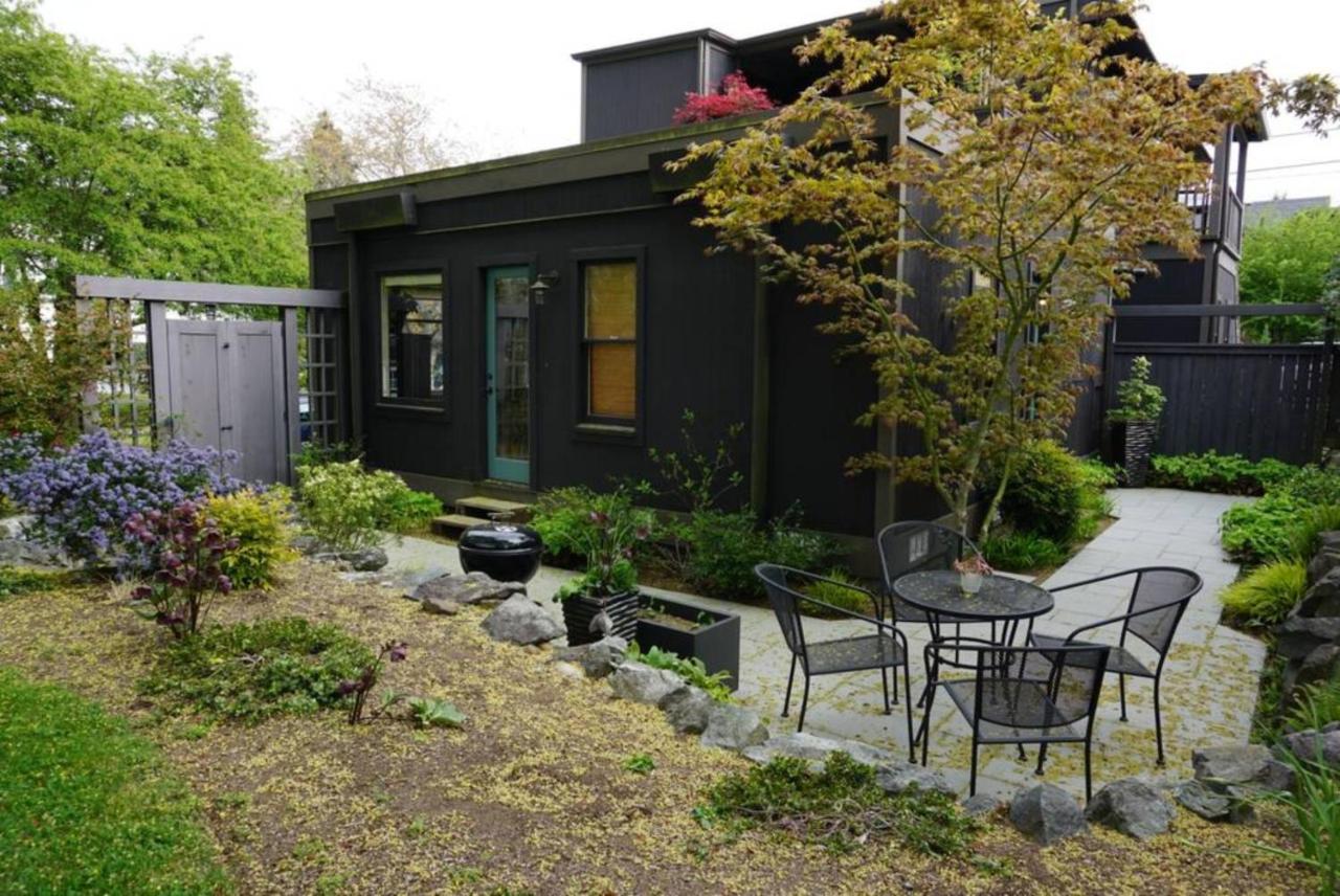 Phinney Ridge Flat With Backyard Oasis Seattle Exterior photo