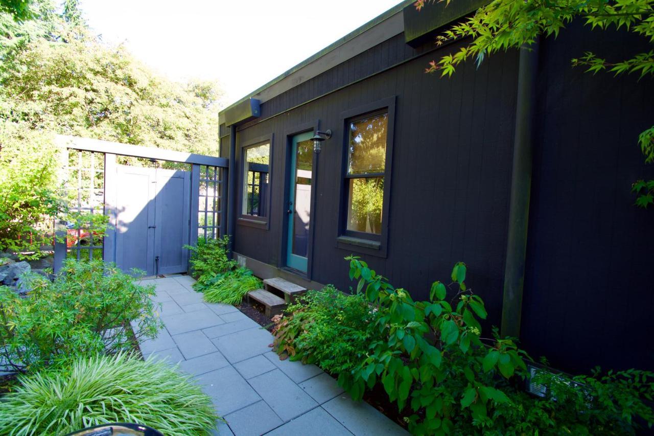 Phinney Ridge Flat With Backyard Oasis Seattle Exterior photo